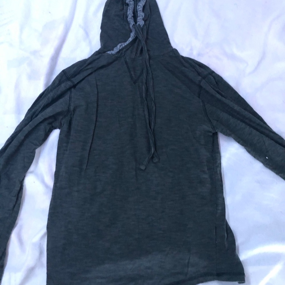 Men’s Large Pull over with hood and strings